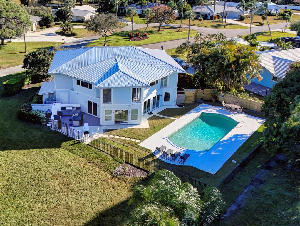 10355 Seagrape Way, Palm Beach Gardens, FL 33418