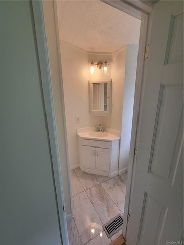 116 New Road Stop 4, Milton, NY 12547