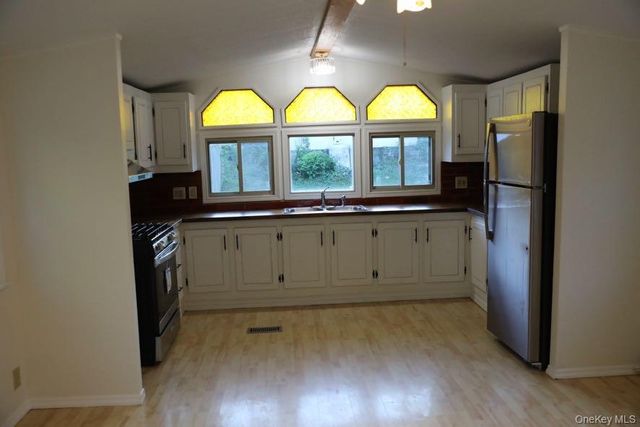 116 New Road Stop 4, Milton, NY 12547