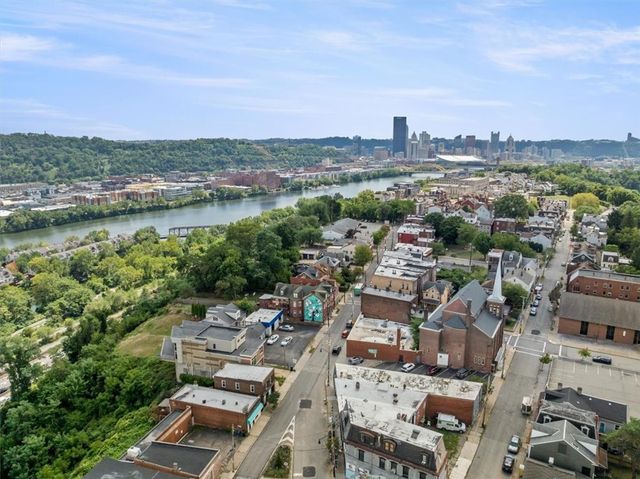 1717 Lowrie St, Troy Hill, PA 15212