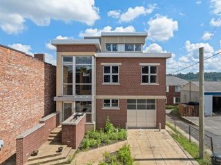 1717 Lowrie St, Troy Hill, PA 15212