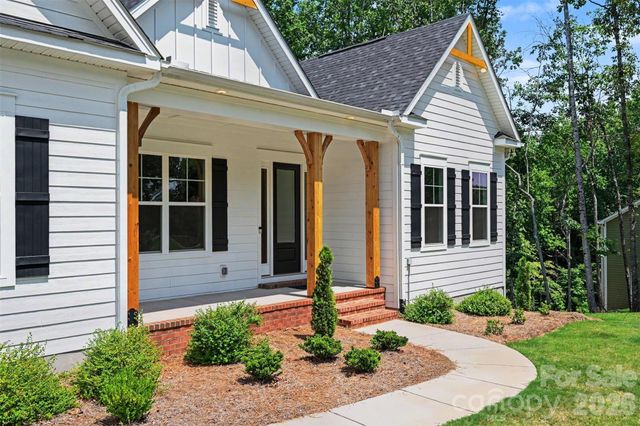 131 High Lake Drive, Statesville, NC 28677