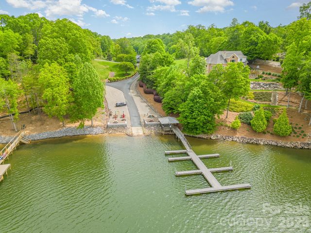 131 High Lake Drive, Statesville, NC 28677