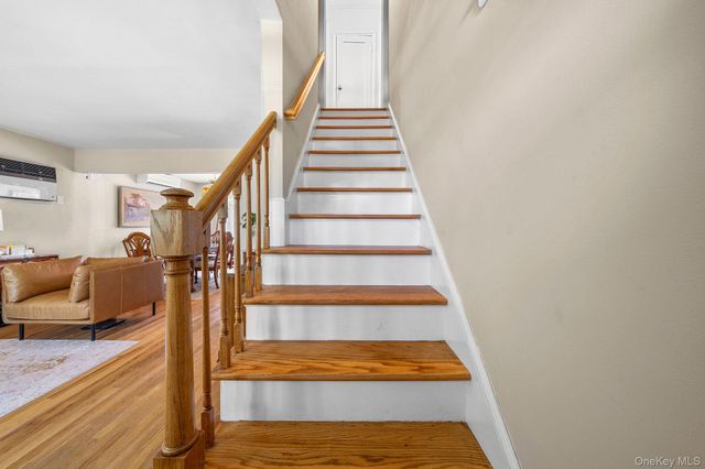 32 Broadway, New Hyde Park, NY 11040