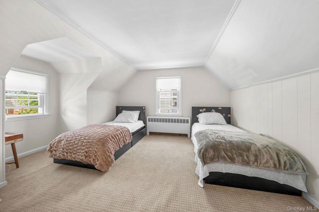 32 Broadway, New Hyde Park, NY 11040