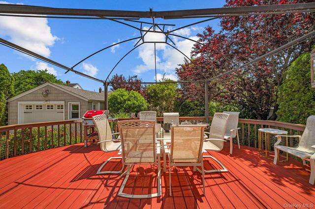 32 Broadway, New Hyde Park, NY 11040
