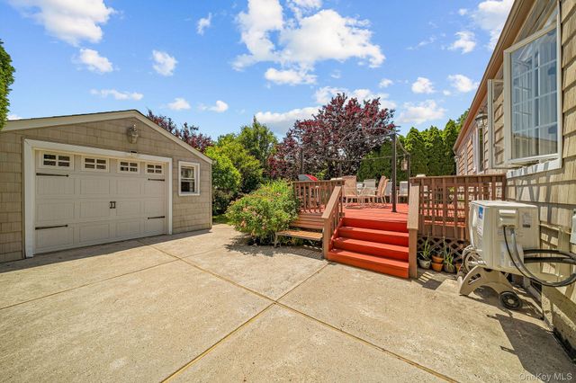 32 Broadway, New Hyde Park, NY 11040