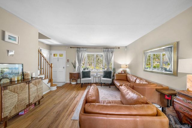32 Broadway, New Hyde Park, NY 11040