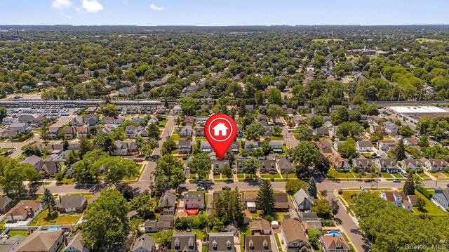 32 Broadway, New Hyde Park, NY 11040