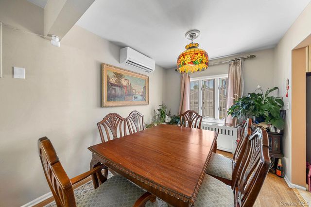 32 Broadway, New Hyde Park, NY 11040