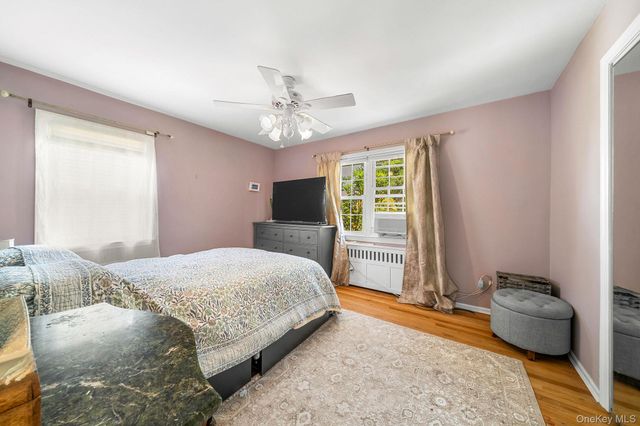 32 Broadway, New Hyde Park, NY 11040