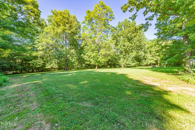 850 Topeka Drive, Mount Carmel, TN 37645