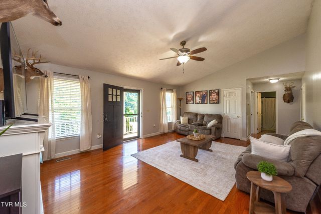 850 Topeka Drive, Mount Carmel, TN 37645