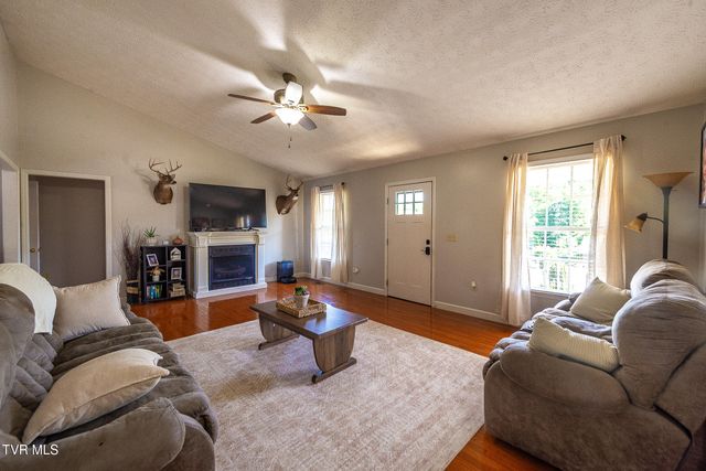 850 Topeka Drive, Mount Carmel, TN 37645
