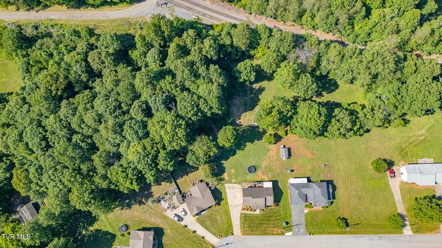 850 Topeka Drive, Mount Carmel, TN 37645