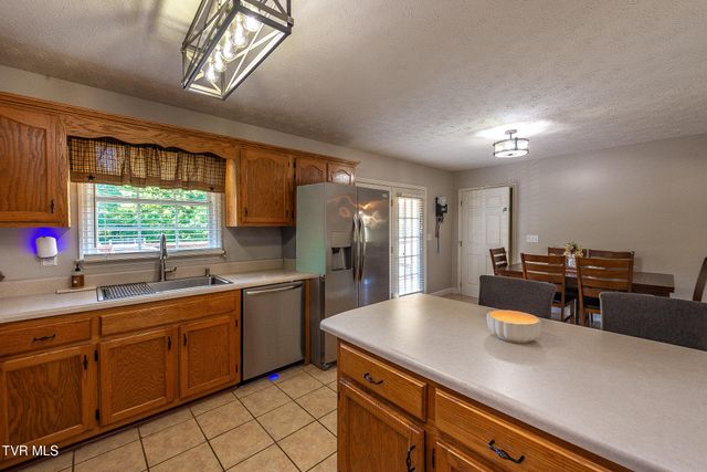 850 Topeka Drive, Mount Carmel, TN 37645