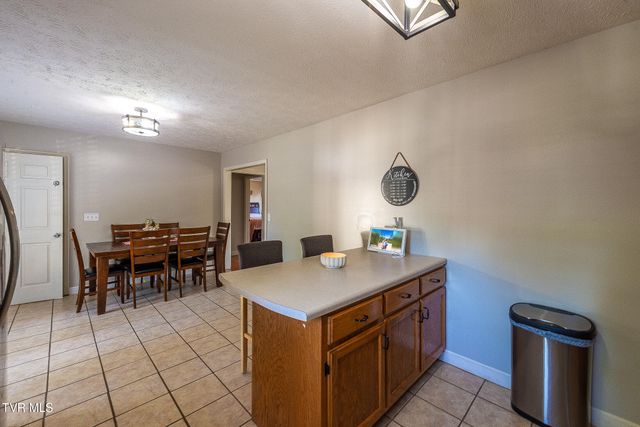850 Topeka Drive, Mount Carmel, TN 37645