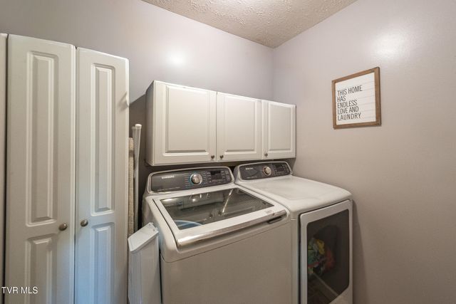 850 Topeka Drive, Mount Carmel, TN 37645
