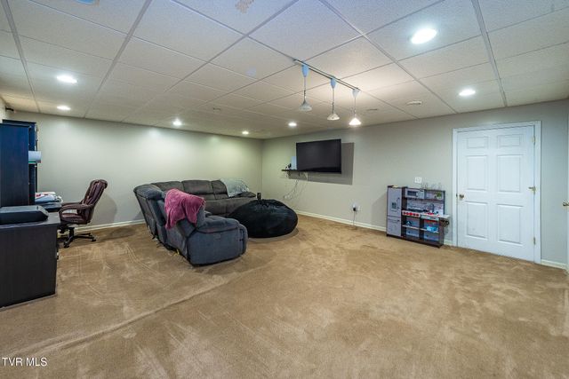 850 Topeka Drive, Mount Carmel, TN 37645