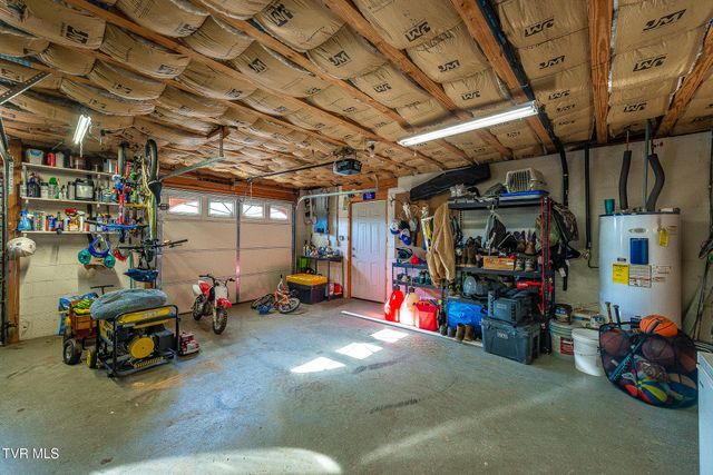 850 Topeka Drive, Mount Carmel, TN 37645