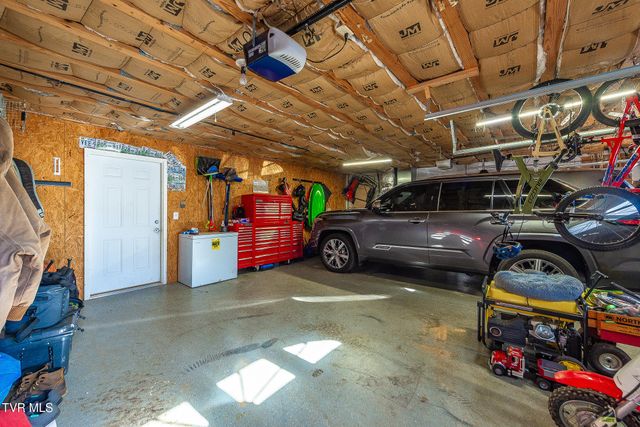 850 Topeka Drive, Mount Carmel, TN 37645