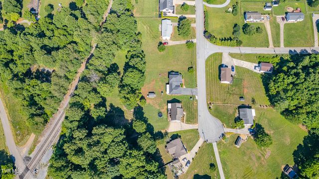 850 Topeka Drive, Mount Carmel, TN 37645