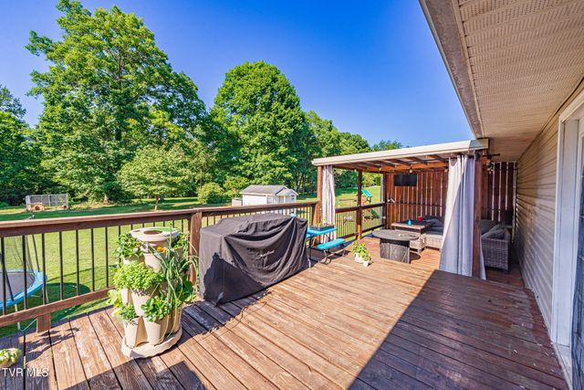 850 Topeka Drive, Mount Carmel, TN 37645