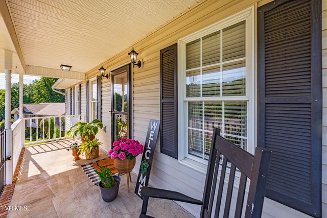 850 Topeka Drive, Mount Carmel, TN 37645