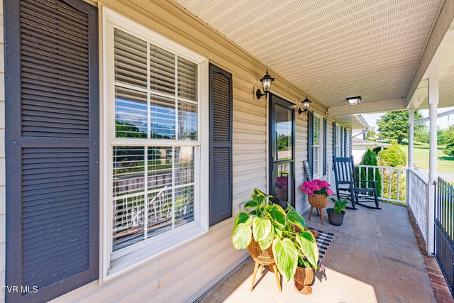 850 Topeka Drive, Mount Carmel, TN 37645