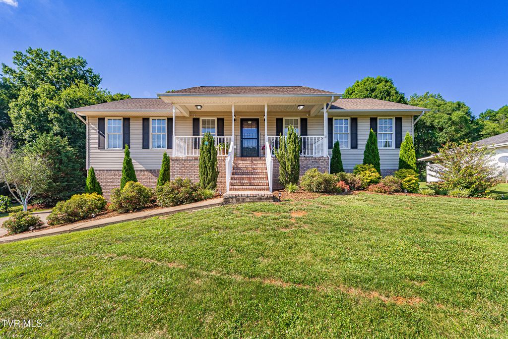 850 Topeka Drive, Mount Carmel, TN 37645