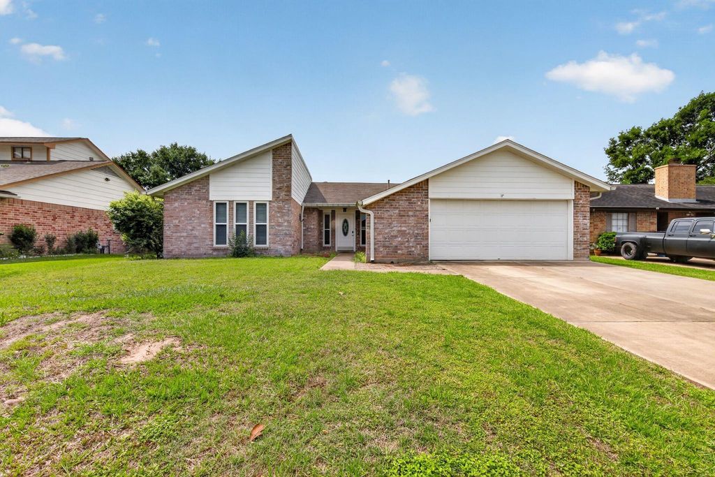 18731 Shannon Glen Lane, Houston, TX 77084