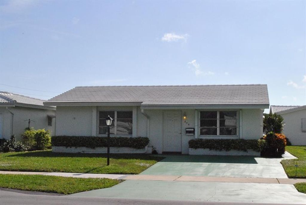 806 Ocean Drive, Boynton Beach, FL 33426