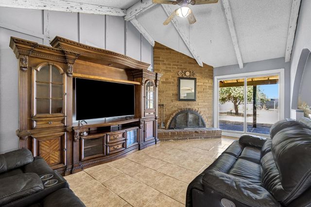 6852 W Mckinley Avenue, Fresno, CA 93723