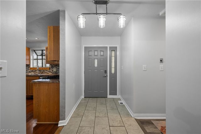 528 E Howe Road, Tallmadge, OH 44278