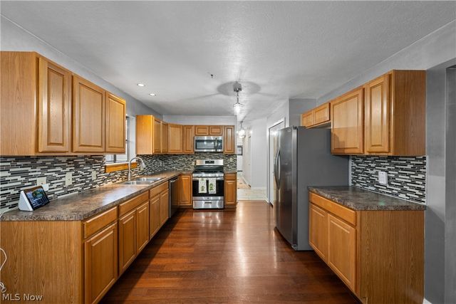 528 E Howe Road, Tallmadge, OH 44278