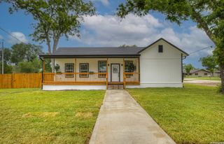 312 N Lavernia, Marion, TX 78124