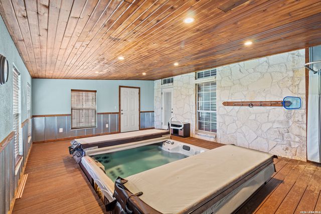 10219 Rafter O, Helotes, TX 78023