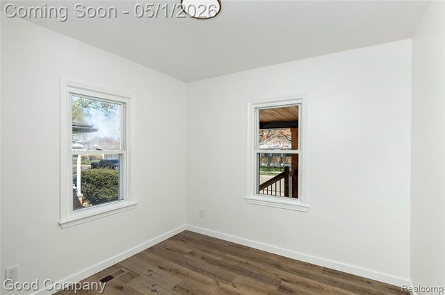23393 Hoover Avenue, Hazel Park, MI 48030