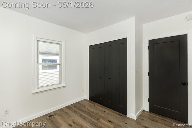 23393 Hoover Avenue, Hazel Park, MI 48030