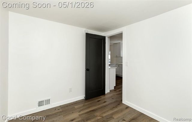 23393 Hoover Avenue, Hazel Park, MI 48030