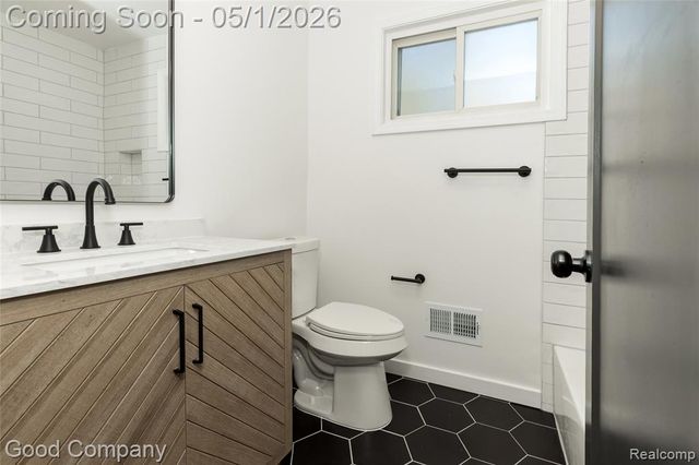 23393 Hoover Avenue, Hazel Park, MI 48030