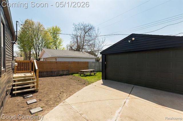 23393 Hoover Avenue, Hazel Park, MI 48030