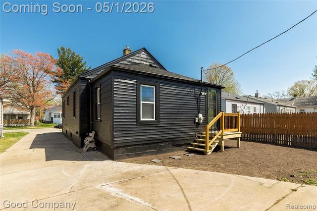 23393 Hoover Avenue, Hazel Park, MI 48030