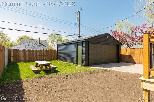 23393 Hoover Avenue, Hazel Park, MI 48030
