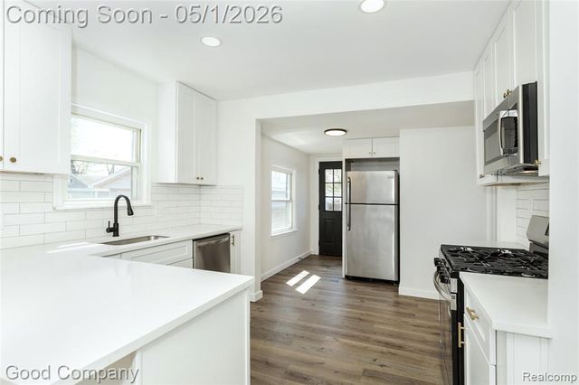 23393 Hoover Avenue, Hazel Park, MI 48030