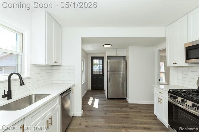 23393 Hoover Avenue, Hazel Park, MI 48030