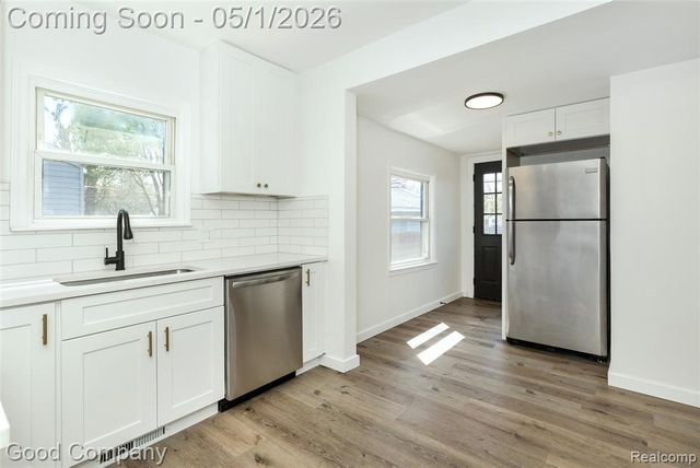 23393 Hoover Avenue, Hazel Park, MI 48030