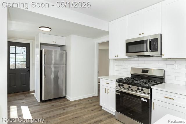 23393 Hoover Avenue, Hazel Park, MI 48030