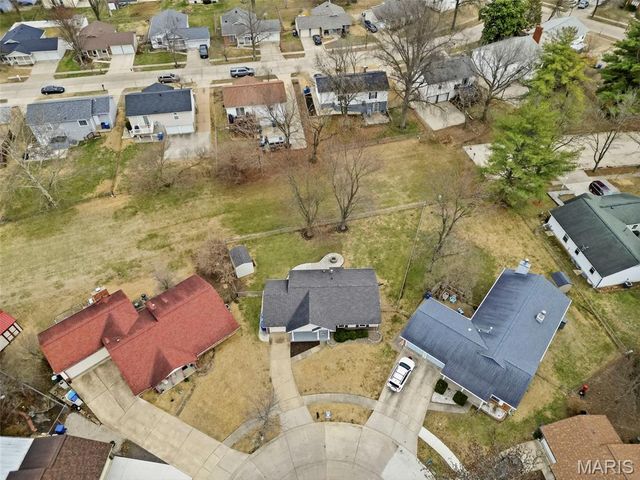 11950 Meadow Grove Court, Maryland Heights, MO 63043