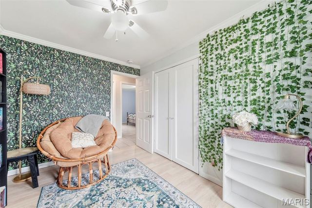 11950 Meadow Grove Court, Maryland Heights, MO 63043